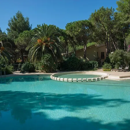 With Swimming Pool Close To The Sea Apartment *